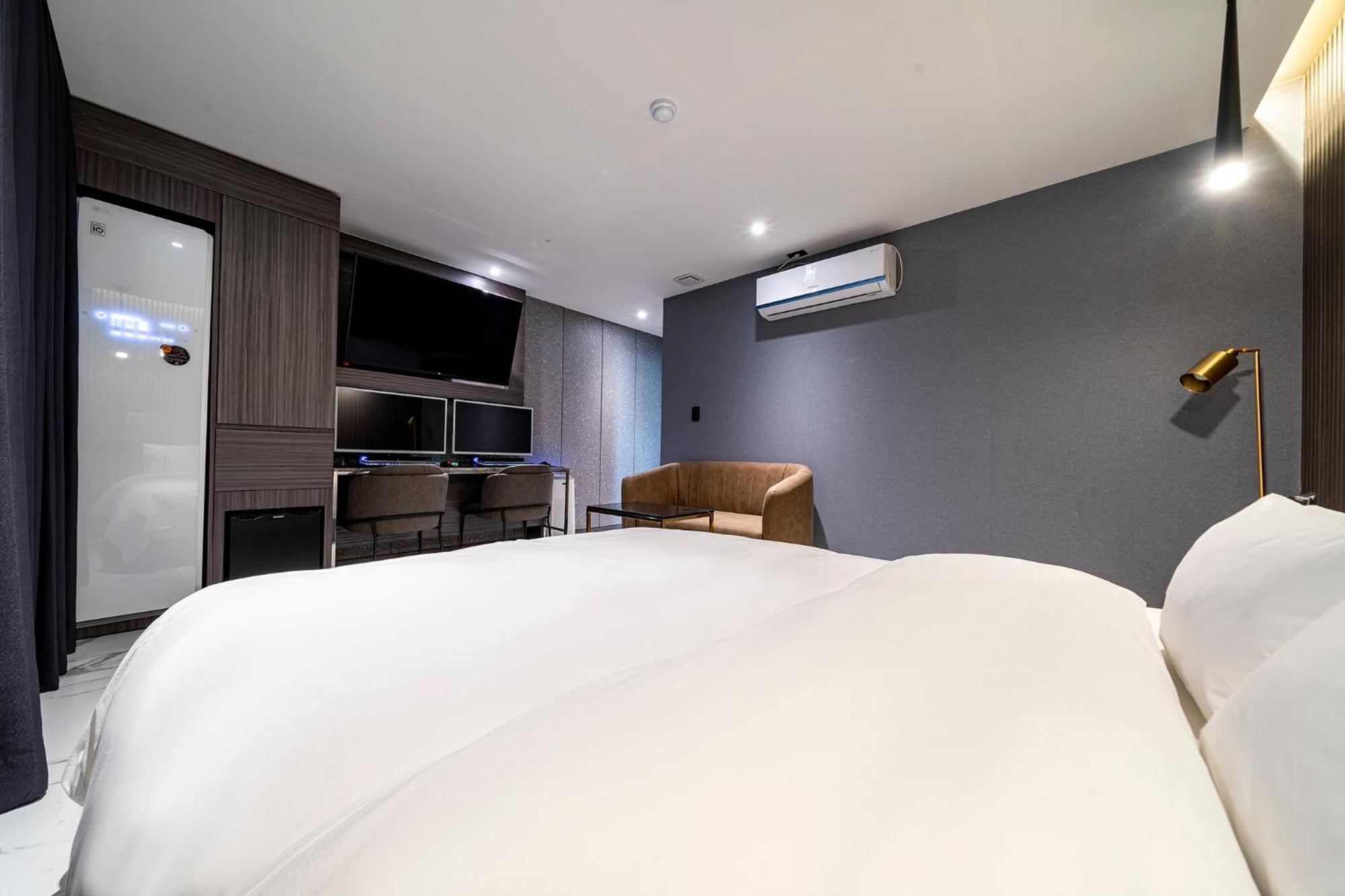 Urban Brown Hotel Chungju City Hall Экстерьер фото