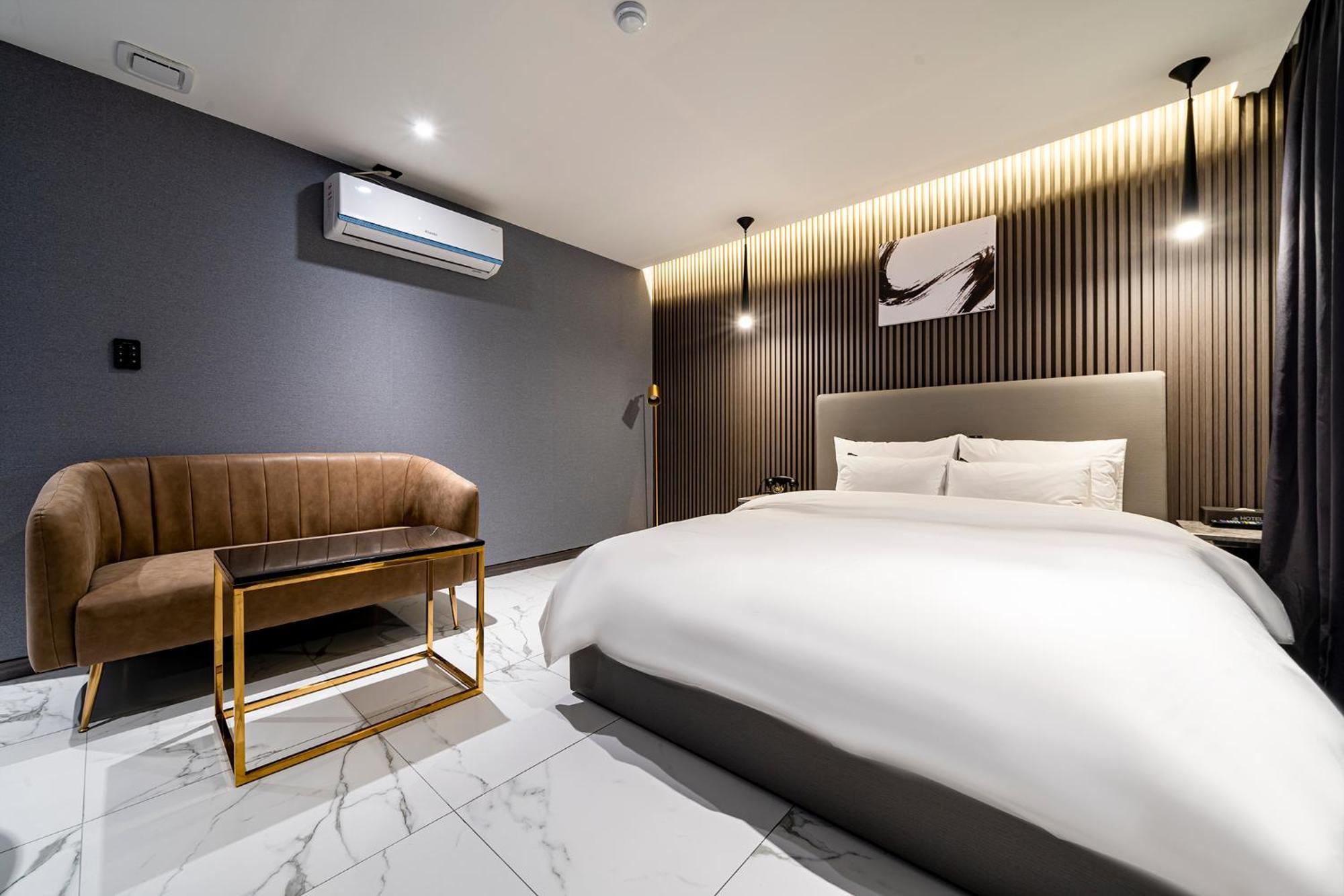 Urban Brown Hotel Chungju City Hall Экстерьер фото