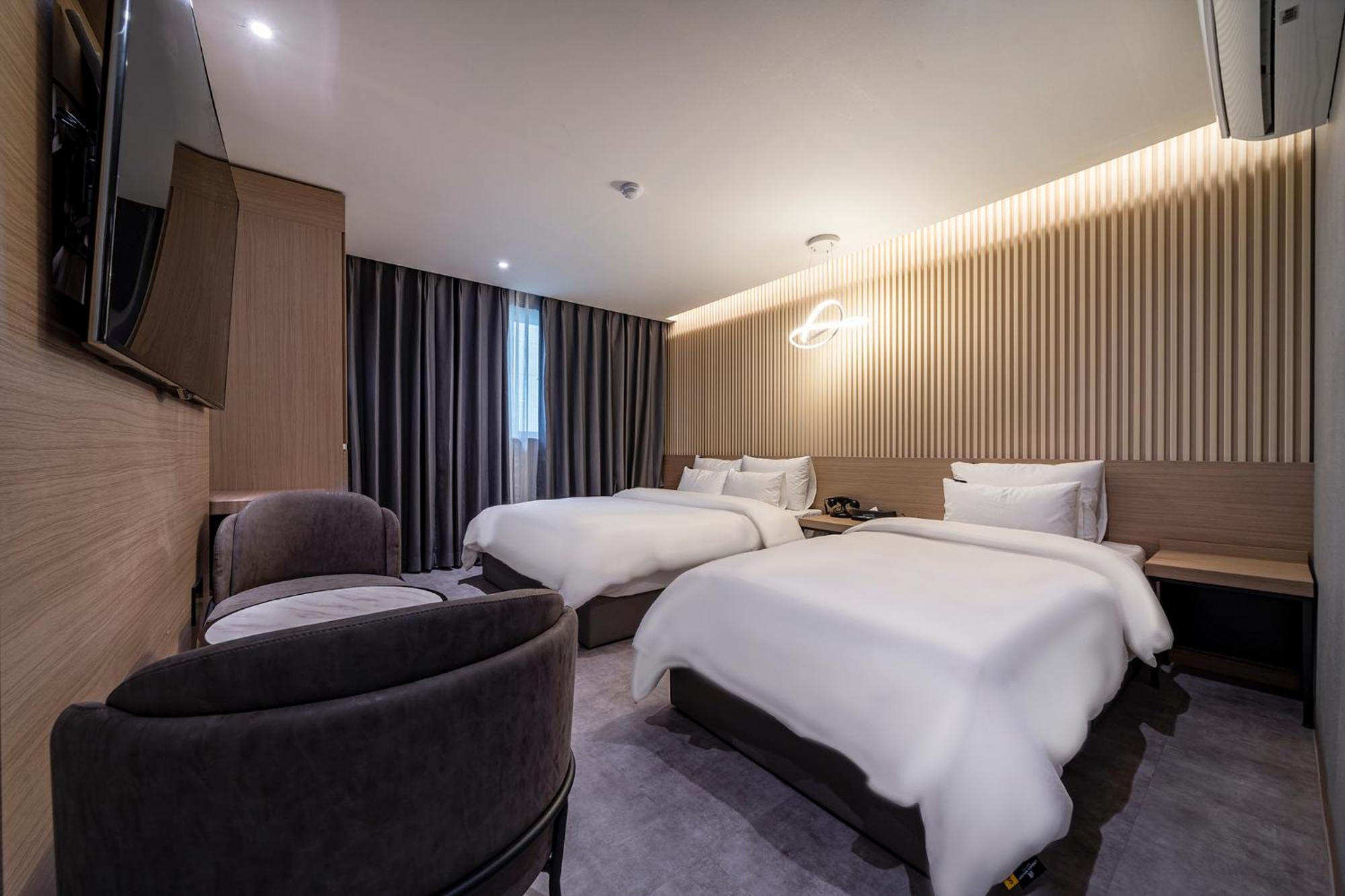 Urban Brown Hotel Chungju City Hall Экстерьер фото