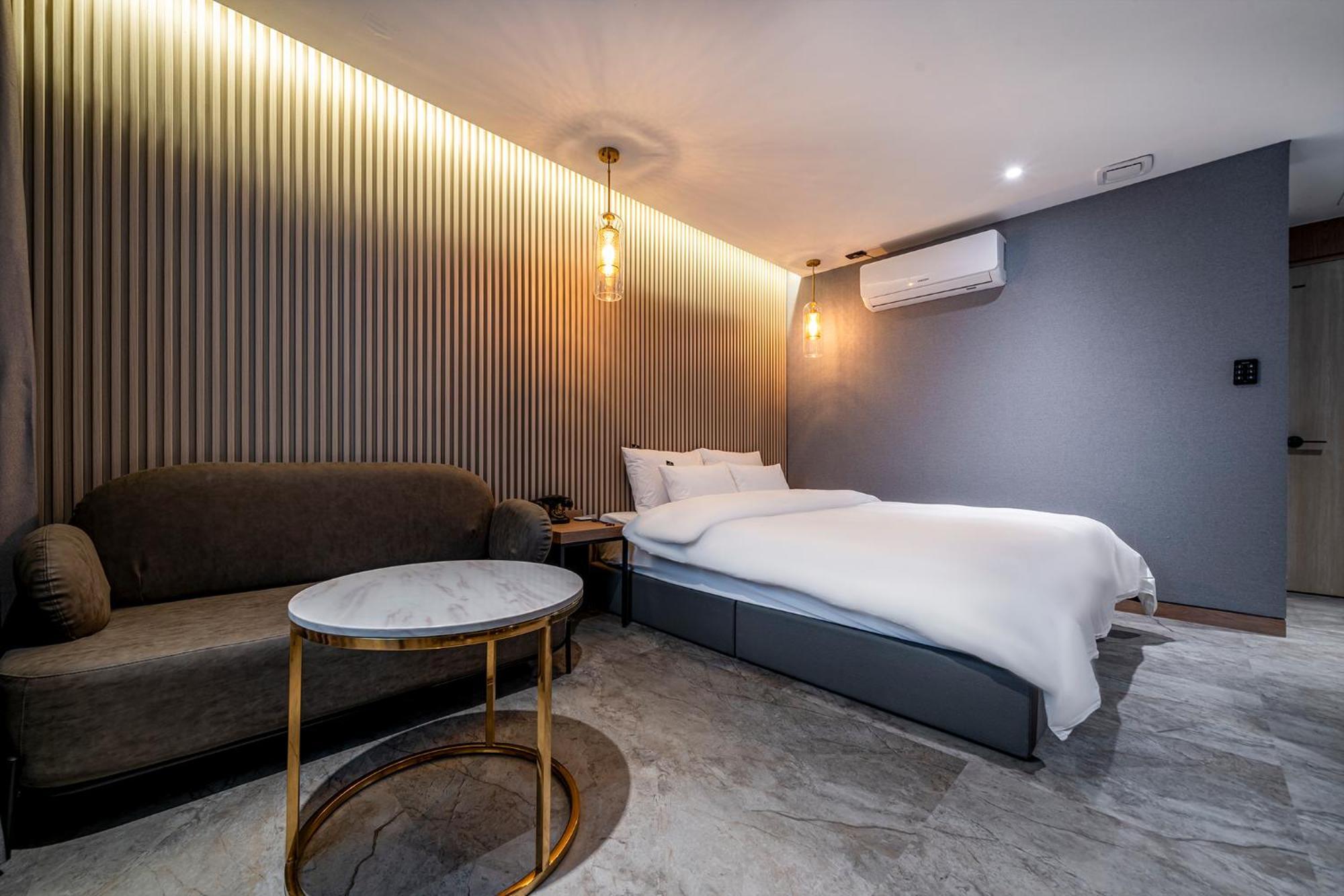 Urban Brown Hotel Chungju City Hall Экстерьер фото