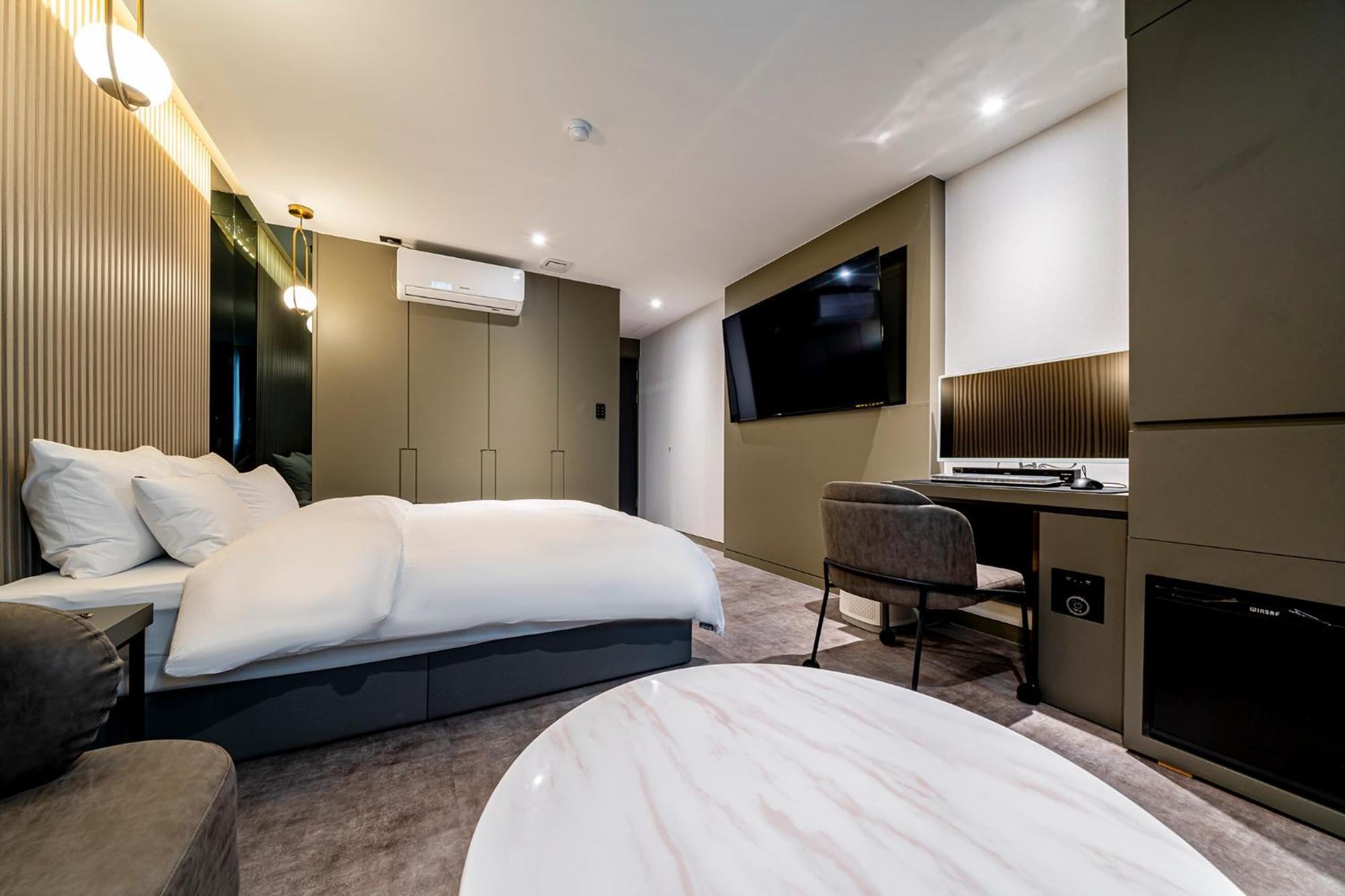 Urban Brown Hotel Chungju City Hall Экстерьер фото