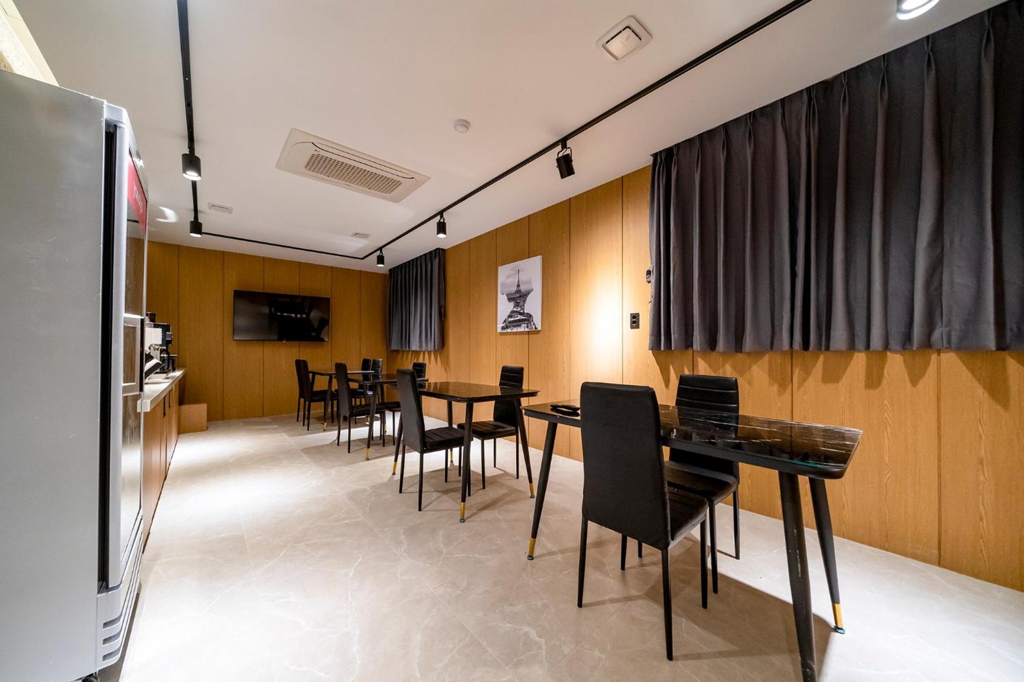 Urban Brown Hotel Chungju City Hall Экстерьер фото